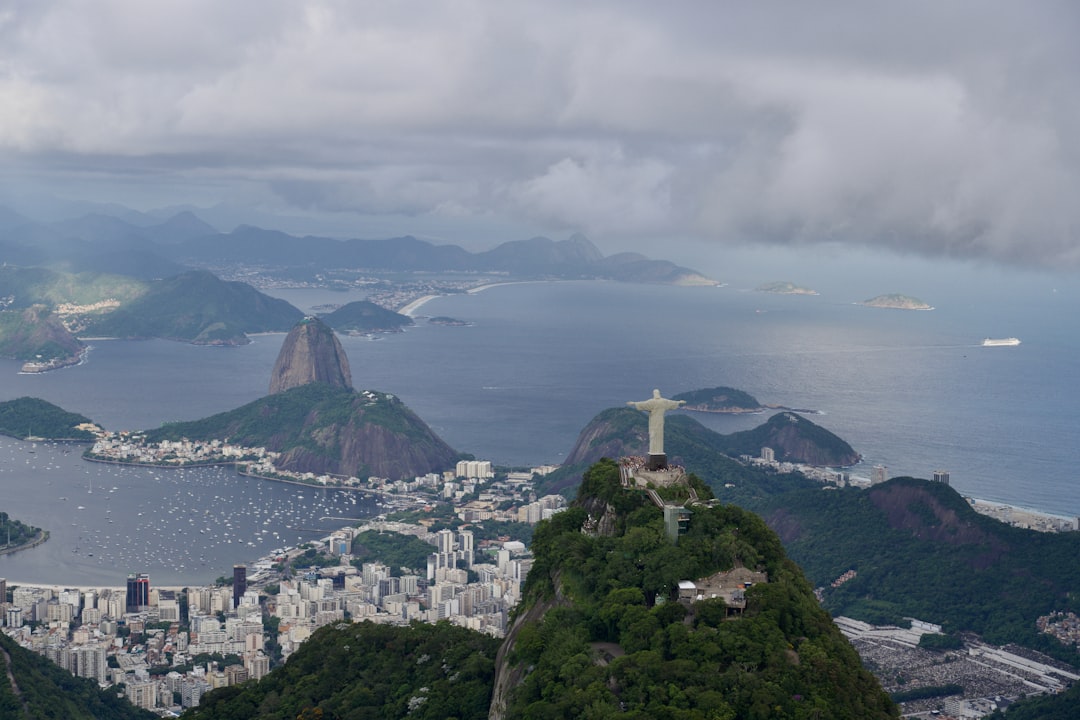 lugares imperdíveis Rio de Janeiro com Cristo Redentor