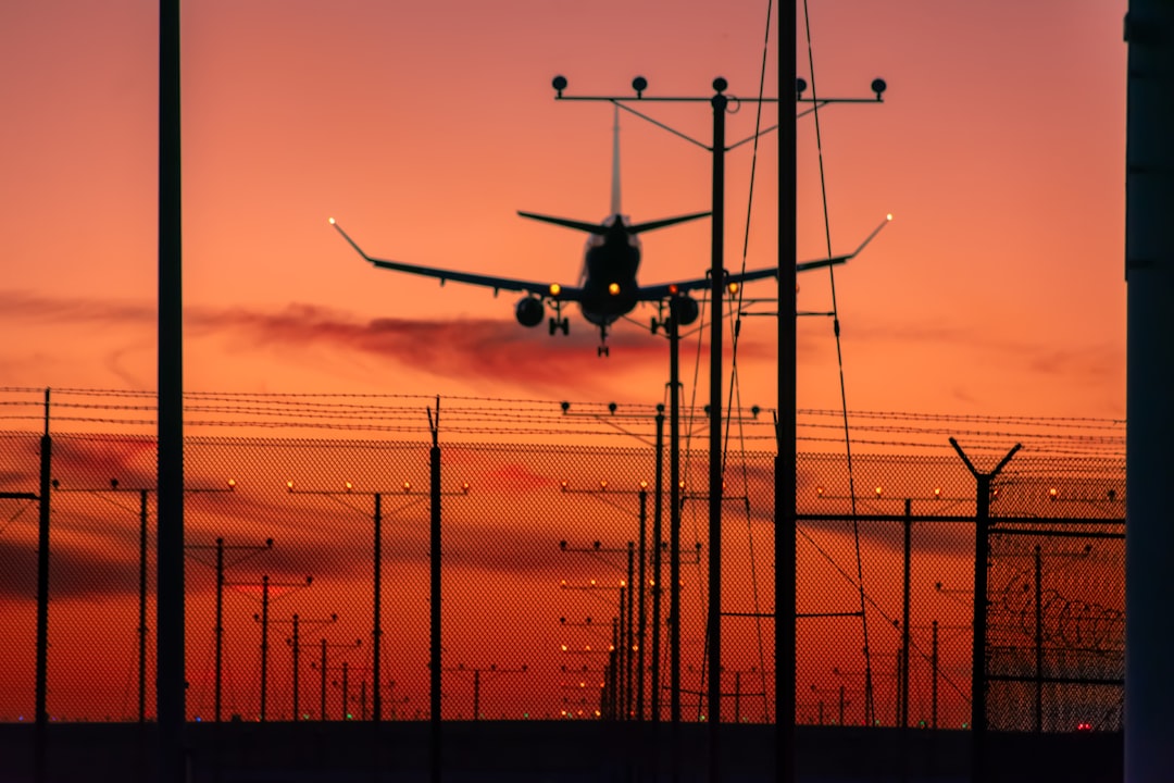 Comparação entre aviões GOL ou LATAM no aeroporto