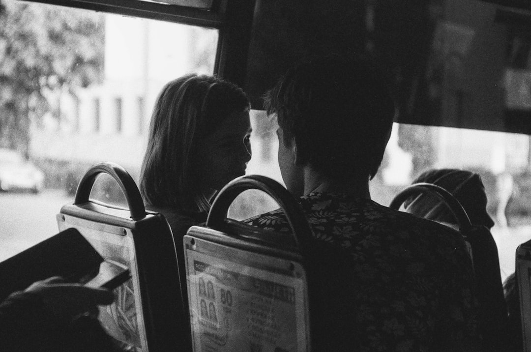 Viagens rodoviárias também oferecem oportunidades românticas e econômicas para casais, viagens para casal