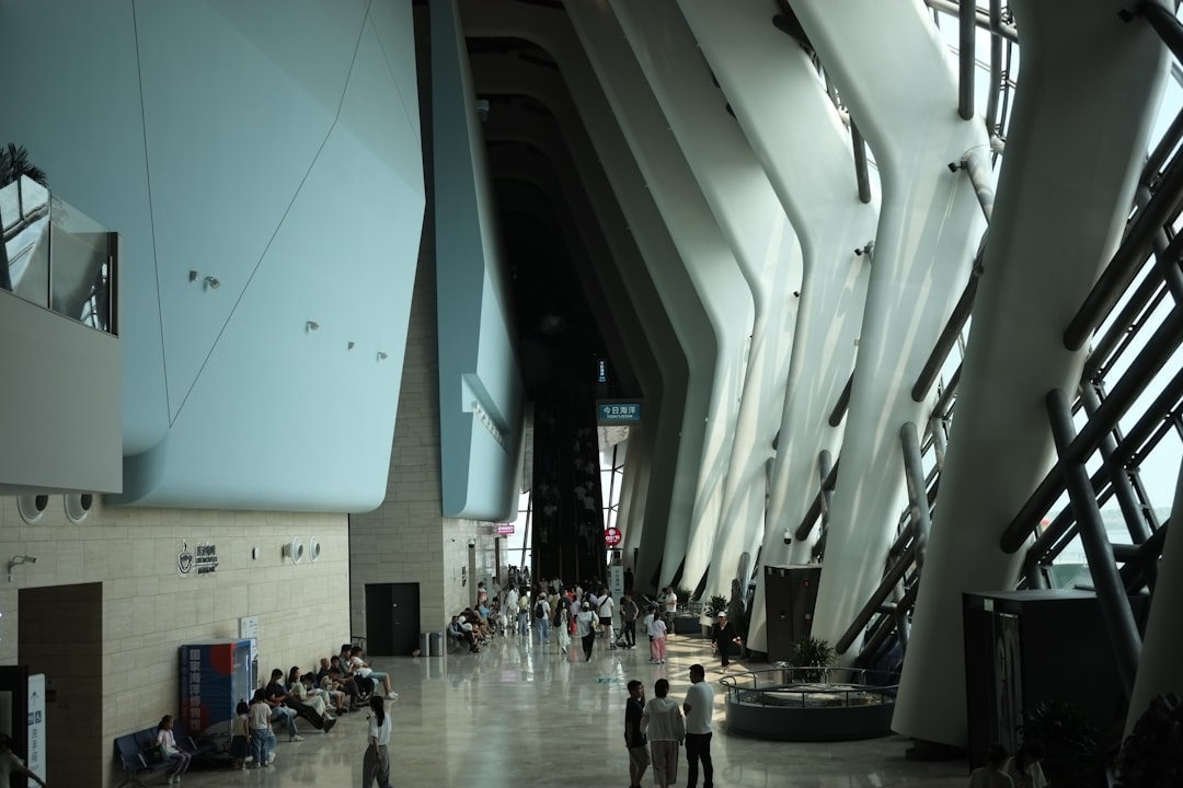 Passageiros no moderno terminal do Aeroporto de Brasília